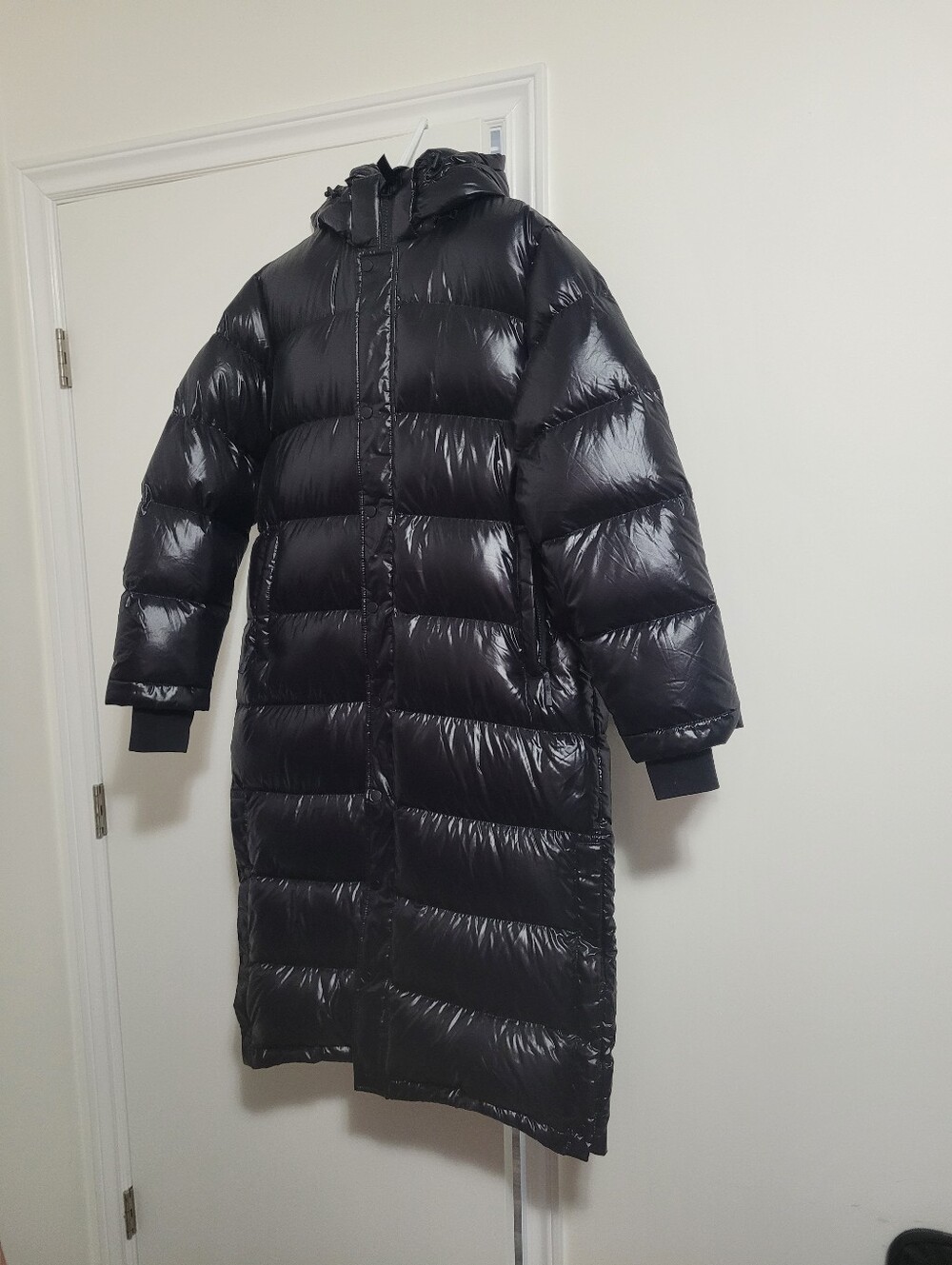 TNA SUPER PUFF LONG WOMENS LARGE SHINY BLACK NEW